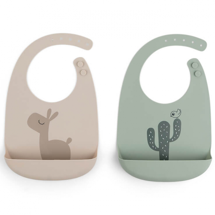 Done By Deer Haklapp i silikon 2-pack Lalee Sand/Green | Babytillbehör - Äta och mata - Haklappar | BabyMode