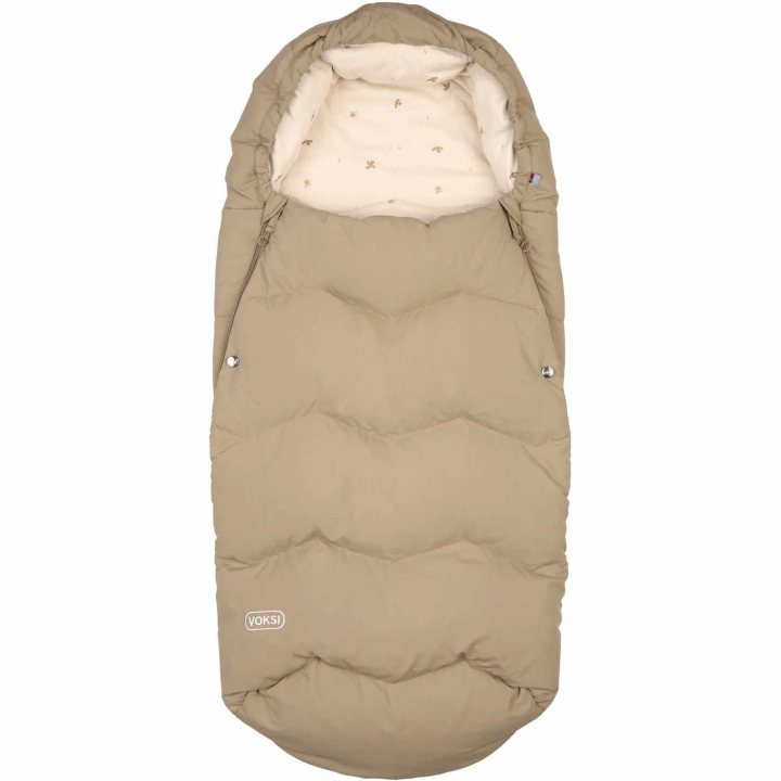 Voksi Åkpåse Explorer Dark Sand | Barnvagnar - Barnvagnstillbehör - Åkpåsar - Åkpåsar vinter | BabyMode