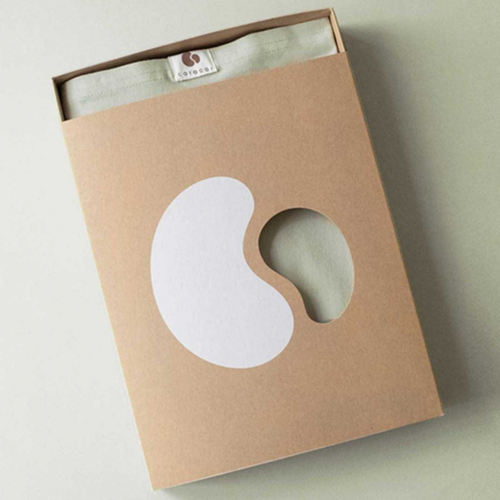 Coracor bärsjal Natural Dye Olive | Presenttips - Babyshower | BabyMode