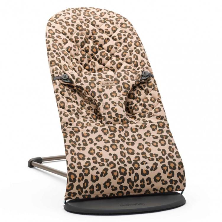 BABYBJÖRN Babysitter Bliss Cotton Leopard Print i gruppen Babytillbehör / Babysitters och babygungor hos Bonti (999564857)