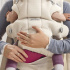 BabyBjörn Bärsele Hold Luftig mesh Off-white i gruppen Babytillbehör / Bärselar / Babybjörn bärselar hos Bonti (BABJ089003)