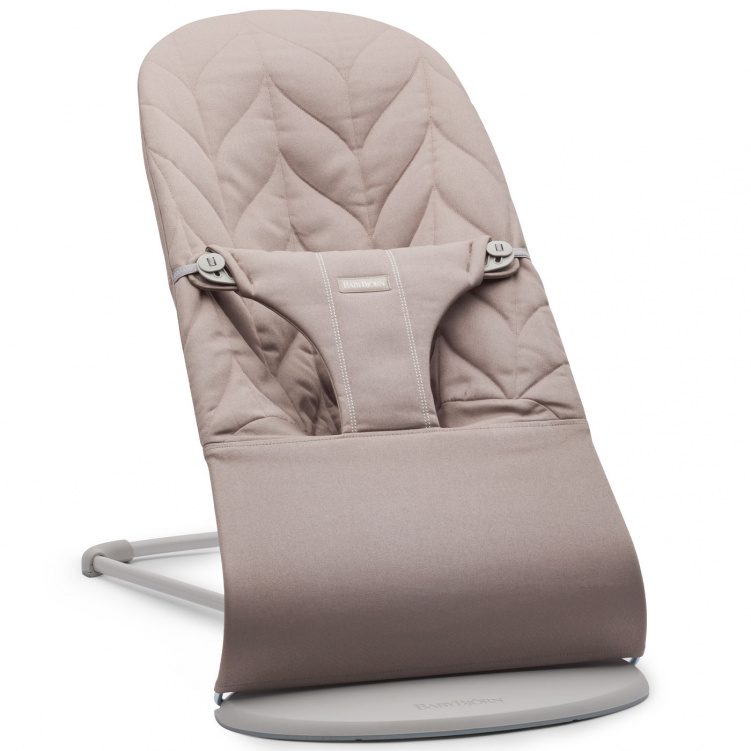 BABYBJÖRN Babysitter Bliss Petal Quilt Vävd Sand Grey i gruppen Babytillbehör / Babysitters och babygungor hos Bonti (BABJ6317)