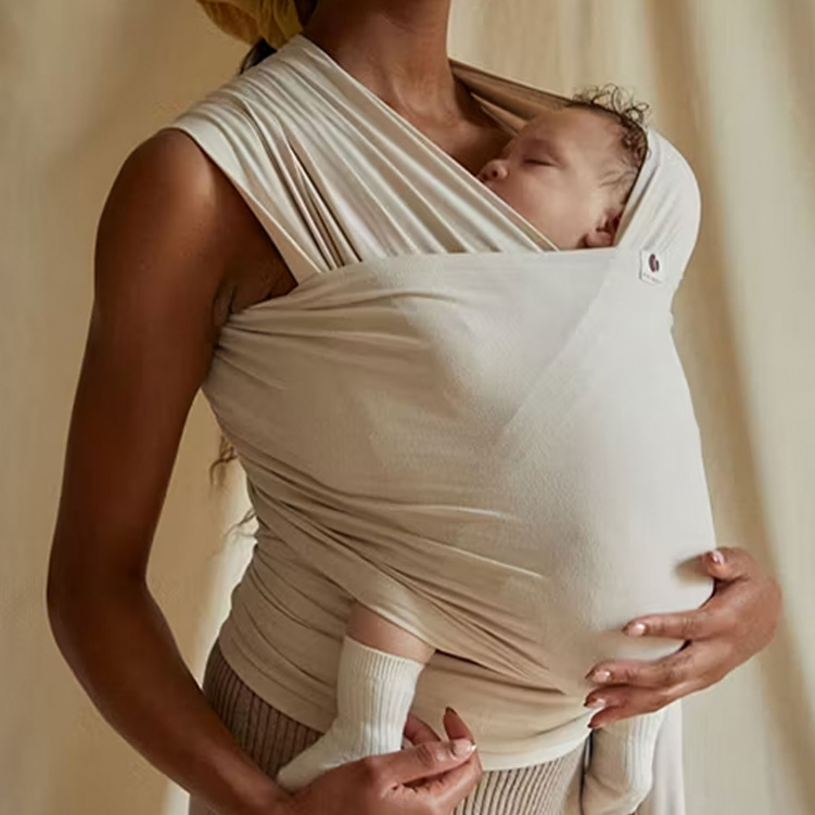 Coracor bärsjal Natural Dye Walnut i gruppen Presenttips / Babyshower hos Bonti (COCRWRA031)