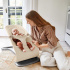 Ergobaby Babysitter Evolve Cream i gruppen Babytillbehör / Babysitters och babygungor hos Bonti (ERBAEVLBNCCRM)