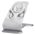 Ergobaby Babysitter Evolve Light Grey i gruppen Babytillbehör / Babysitters och babygungor hos Bonti (ERBAEVLBNCLTGRY)