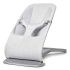 Ergobaby Babysitter Evolve Light Grey i gruppen Babytillbehör / Babysitters och babygungor hos Bonti (ERBAEVLBNCLTGRY)