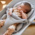 Ergobaby Babysitter Evolve Light Grey i gruppen Babytillbehör / Babysitters och babygungor hos Bonti (ERBAEVLBNCLTGRY)