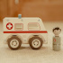 Little Dutch Ambulans med figur i gruppen Leksaker / Leksaksbilar & fordon hos Bonti (LDLD2527)