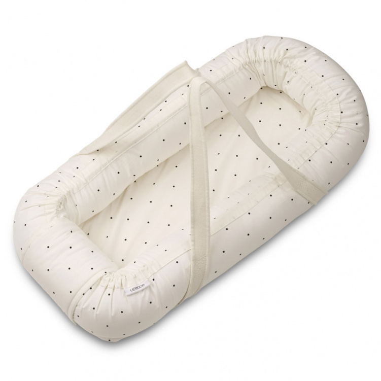 Liewood Gro Babynest Classic Dot Creme de la Creme i gruppen Babytillbehör hos Bonti (LIEWLW12378-0044)