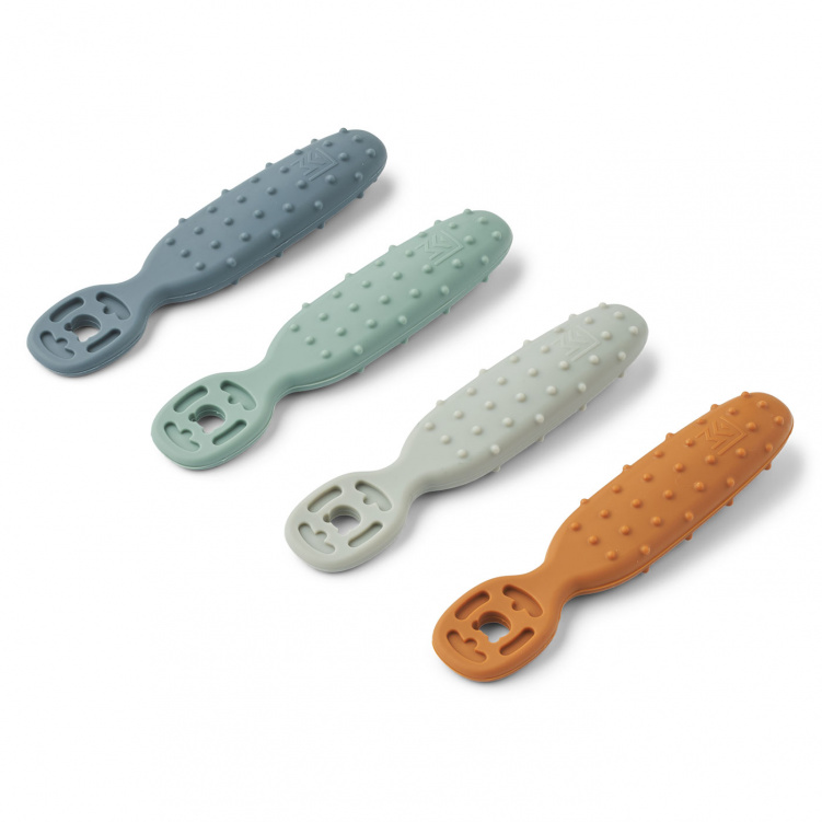 Liewood Caelia Pre-spoon Whale Blue Mix 4-Pack i gruppen Babytillbehör / Äta och mata / Bestick hos Bonti (LIEWLW19686-1081)